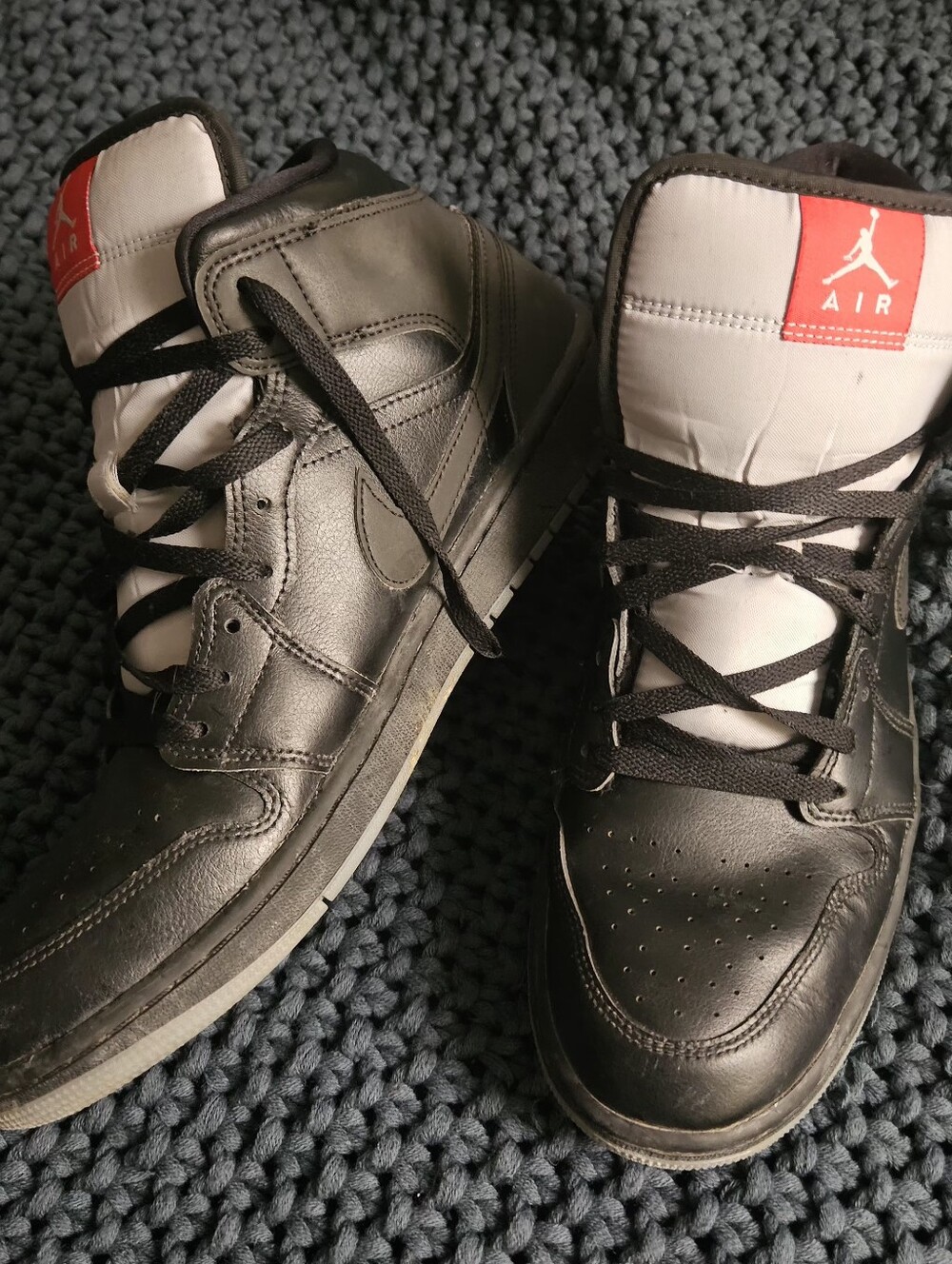 Air Jordan 1 Mid SE "Black Metallic Reimagined"